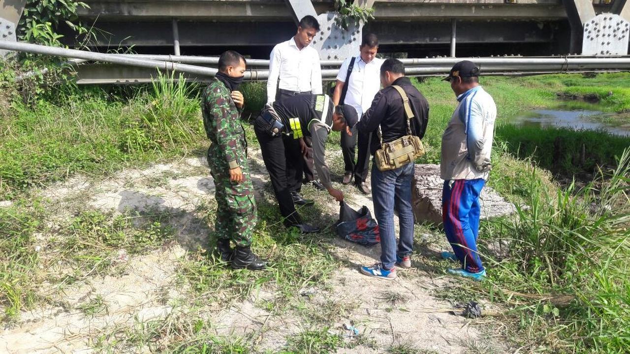 Jenazah Bayi Laki-Laki Terbungkus Kafan di Tumpukan Sampah