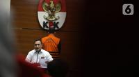Ketua Komisi Pemberantasan Korupsi (KPK) Firli Bahuri menyampaikan keterangan pers terkait penahanan tersangka Edy Wibowo yang merupakan Hakim Yustisial/Panitera Pengganti Mahkamah Agung (MA) di Gedung KPK, Rasuna Said, Jakarta, Senin (19/12/2022). KPK kembali menetapkan tersangka baru Edy Wibowo dalam kasus suap pengurusan perkara di MA menyusul 13 orang tersangka termasuk dua hakim agung Sudrajad Dimyati dan Gazalba Saleh. (Liputan6.com/Johan Tallo)