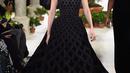 Model Bella Hadid berjalan di atas catwalk mengenakan koleksi terbaru dari Oscar de la Renta dalam New York Fashion Week, AS (12/2). Bella Hadid tampil cantik dengan gaun hitam panjang tanpa lengan. (AFP Photo/Slaven Vlasic)