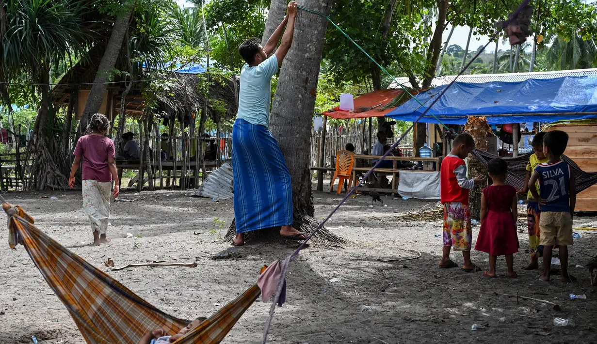 Mengutip laman UNHCR, adanya Hari Pengungsi Sedunia sebagai dukungan kepada semua orang yang terpaksa meninggalkan negara asalnya untuk menghindari konflik atau penganiayaan. (CHAIDEER MAHYUDDIN/AFP)