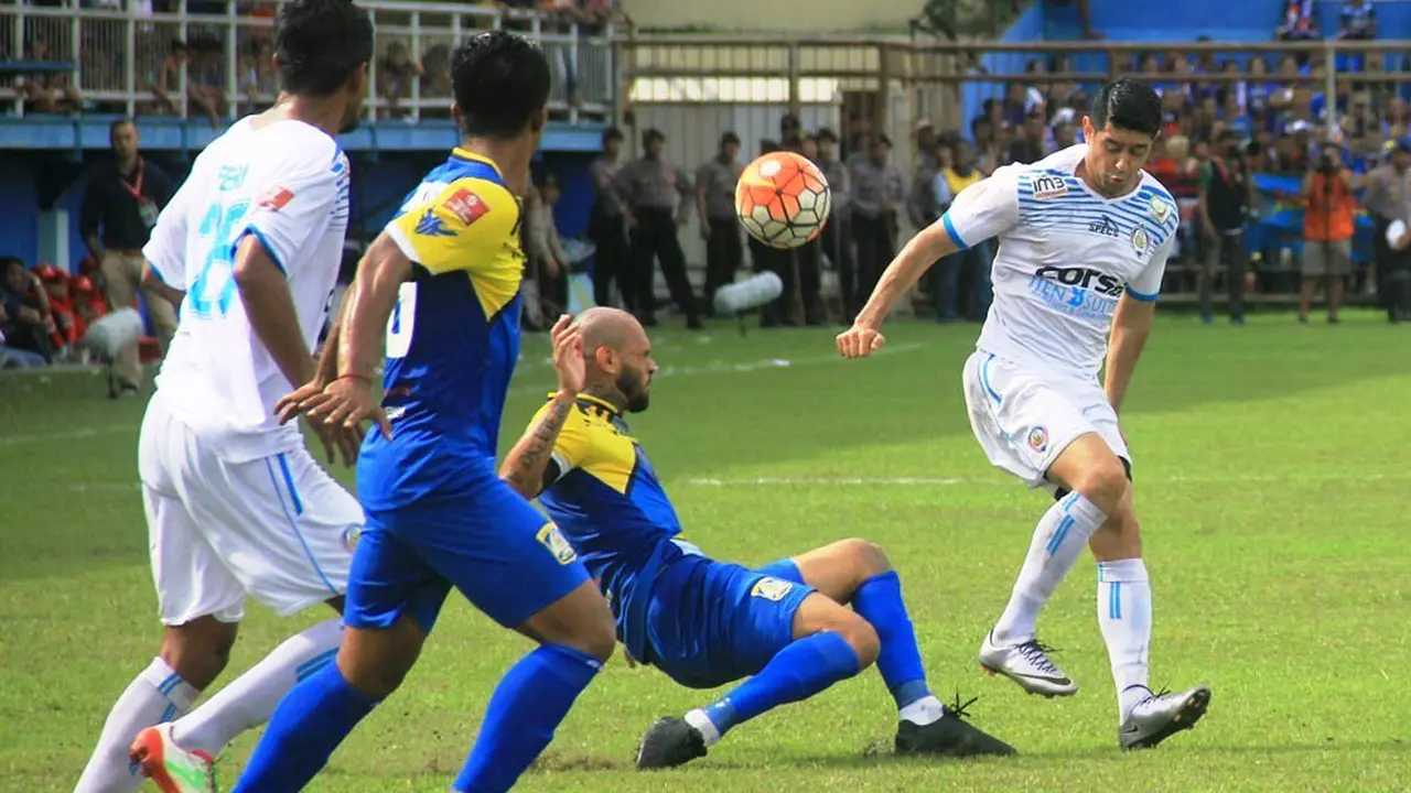 Persiba Balikpapan vs Arema Cronus