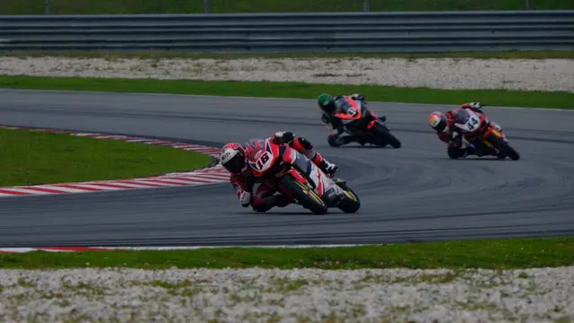 Aksi pembalap AHRT Irfan Ardiansyah di ARRC 2019 seri I Sepang