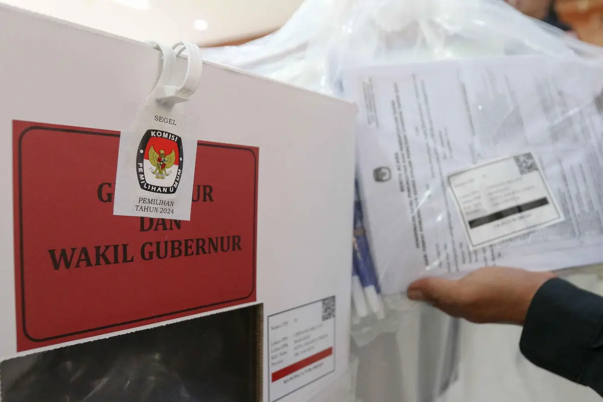 Satu Hari Jelang Pencoblosan, KPU DKI Jakarta Distribusikan Logistik Pilkada 2024