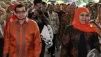 Khofifah Indar Parawansa didampingi Salim Segaf Al Jufri  saat tiba di gedung Kementerian Sosial, Jakarta, Selasa (28/10/2014). (Liputan6.com/Miftahul Hayat)