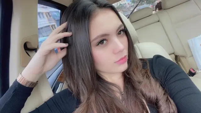 Digosipkan Pacaran, Ini 6 Potret Jeje Wanita yang Disebut Teman Dekat Abash