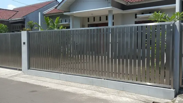 Model Pagar Rumah Semi Terbuka Anti Hewan Liar. Gemini