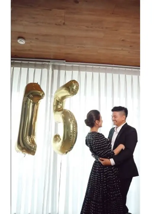 15 Tahun Bersama, Ini 6 Potret Anniversary Chelsea Olivia dan Glenn Alinskie