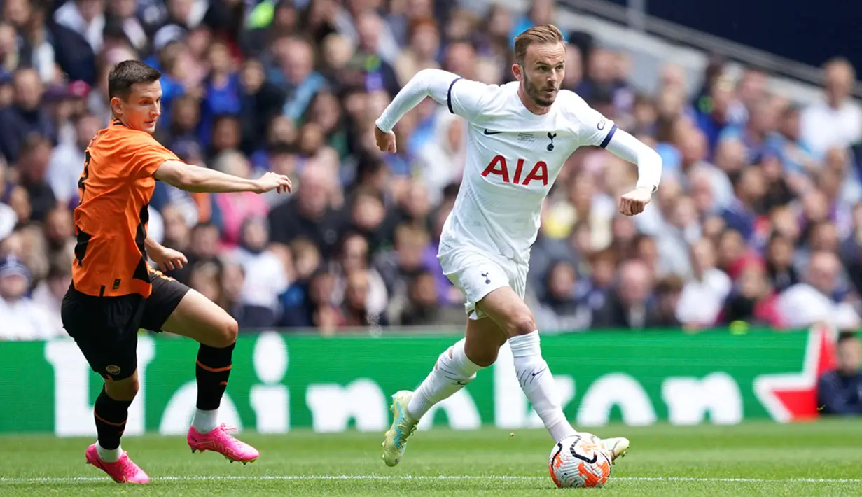Tottenham Hotspur menghadapi Shakhtar Donetsk pada laga uji coba di Tottenham Hotspur Stadium. Harry Kane membuka keunggulan tuan rumah ketika laga baru berjalan 38 menit. (Yui Mok/PA via AP)