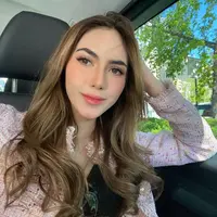 Di laman instagramnya, Syahra Larez kerap mengunggah foto sedang menampilkan outfit yang modis. (FOTO: instagram.com/syahralarez_new/)