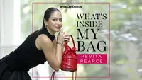 Yuk intip isi tas Pevita Pearce. Apa saja barang yang wajib dibawa setiap harinya?