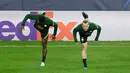 Para pemain Wolfsburg mengikuti sesi latihan di Seville, Spanyol, 22 November 2021. Wolfsburg akan menghdapi Sevilla pada pertandingan sepak bola Grup G Liga Champions. (JORGE GUERRERO/AFP)