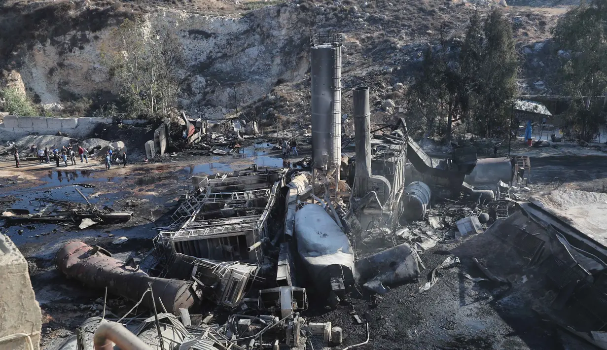 Israel menargetkan serangan tersebut sebagai lokasi yang disebut-sebut merupakan posisi kelompok Hizbullah dan sekutunya. (AP Photo/Mohammad Zaatari)