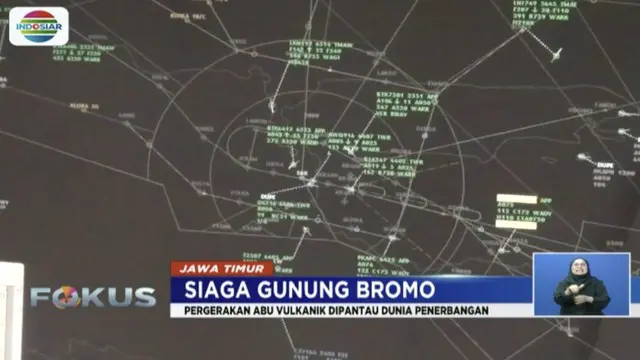 Abu vulkanik Gunung Bromo masih bergerak, Airnav Surabaya rancang peralihan rute penerbangan.