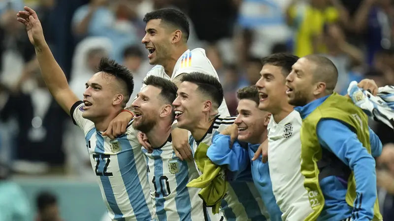 Foto: Aksi Cemerlang Lionel Messi dan Emiliano Martinez Bawa Argentina ke Semifinal Piala Dunia 2022