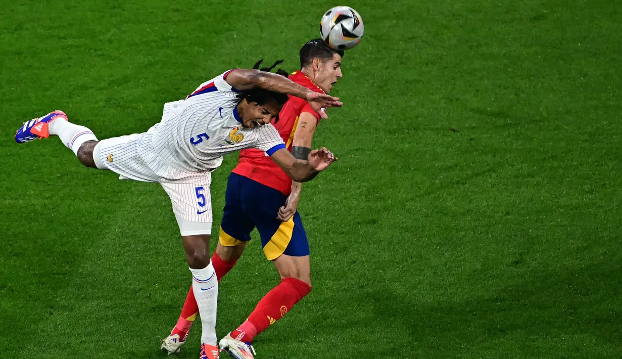 Kedua tim menurunkan komposisi terbaiknya. Alvaro Morata, Lamine Yamal, dan Nico Williams mengisi lini depan Timnas Spanyol. (Tobias SCHWARZ / AFP)