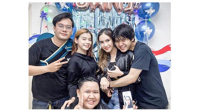 6 Potret Kejutan Ulang Tahun Arbani Yasiz ke-26, Ada Calon Mertua