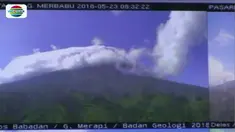 Letusan freatik Gunung Merapi kembali terjadi dini hari tadi meski dengan jeda lebih panjang. Gelombang pengungsian warga yang tinggal dalam radius 5 kilometer dari kawah gunung di Sleman mulai terlihat.