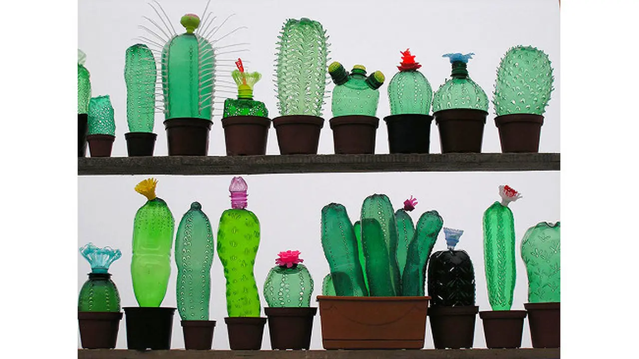 Karya Seni dari Botol Plastik