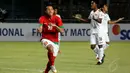 Gaya selebrasi Muchlis Hadi Ning Syaifulloh usai menjebol gawang Myanmar U-19 di Stadion GBK Jakarta, (5/5/2014). (Liputan6.com/Helmi Fithriansyah)