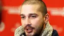 Dengan penampilan barunya Shia LaBeouf hampir tak dapat dikenali, Shia saat ditemui tampak seperti baru saja kembali dari pusat kebugaran karna kostum yang ia kenakan. (Bintang/EPA)