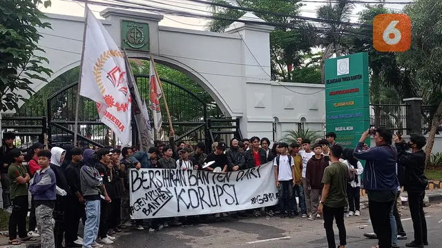 Demonstrasi Mahasiswa di Depan Kejati Banten. (Senin, 25/11/2024). (Yandhi Deslatama/Liputan6.com).