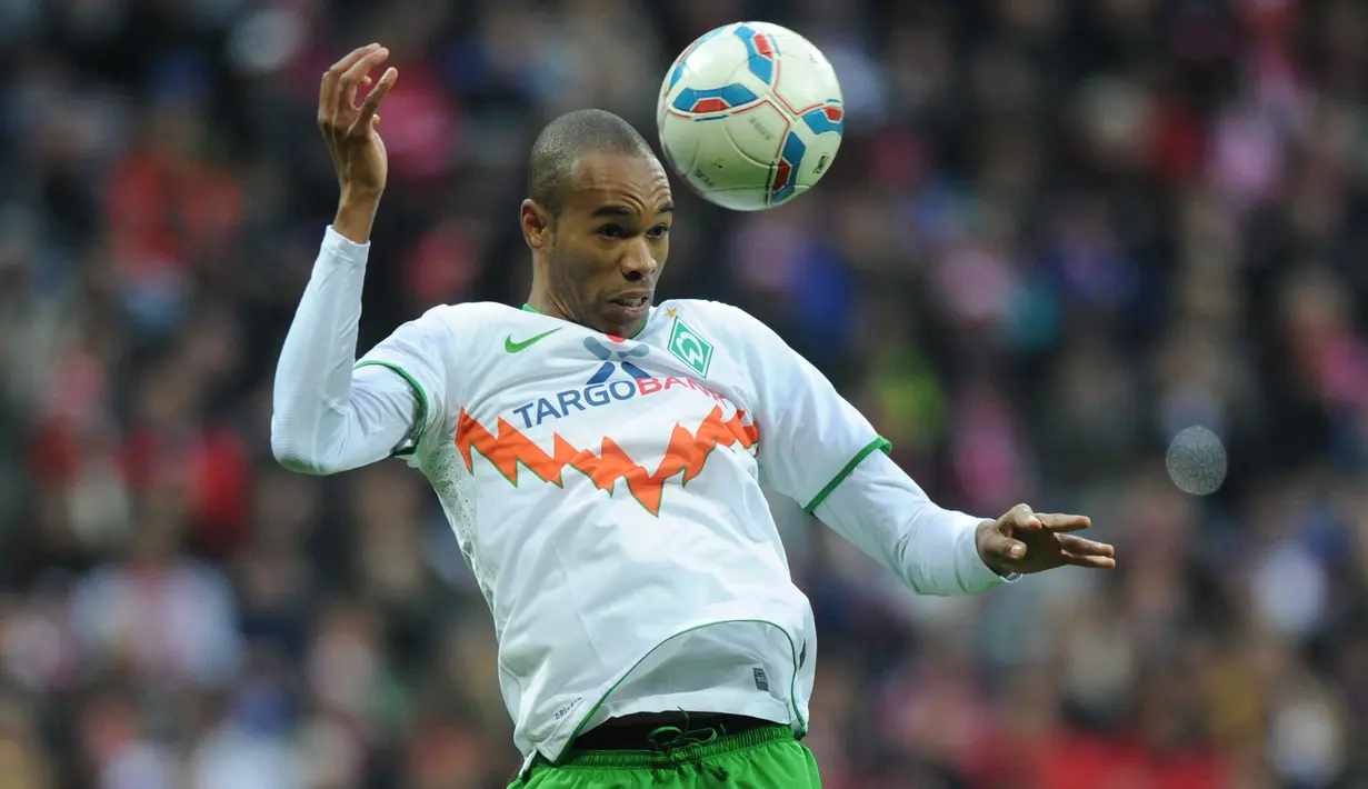 Naldo merupakan satu-satunya bek yang tercatat pernah lakukan hat-trick di kompetisi Bundesliga hingga sekarang. Ia melakukannya ketika Werder Bremen hadapi Eintracht Frankfurt pada musim 2006/2007. Pemain asal Brasil ini telah mencetak 65 gol sepanjang karirnya di klub. (Foto: AFP/Christof Stache)