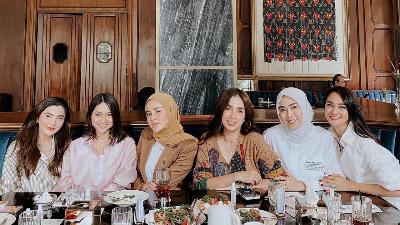 Sempat Berseteru, Ini 6 Potret Olla Ramlan Bersama Geng Sosialita Tanpa Nindy Ayunda