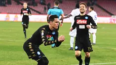 Pemain Napoli, Jose Callejon (kiri) merayakan gol ke gawang Fiorentina pada laga perempat final Coppa Italia di San Paolo stadium, Naples, (24/1/2017).  (EPA/Ciro Fusco)