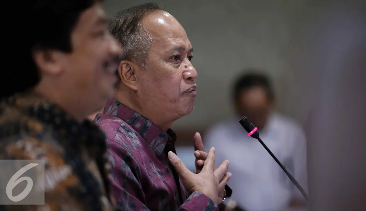 Mohamad Nasir memberikan keterangan pers di Gedung BPPT, Jakarta, Rabu (26/10). Menristek Dikti ini berharap pemilihan rektor nantinya dikawal dengan baik, dan harus transparan. (Liputan6.com/Faizal Fanani)