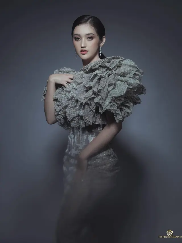 Potret Ranty Maria Kenakan Dress Abu-abu. (Sumber: Instagram/fdphotography90)