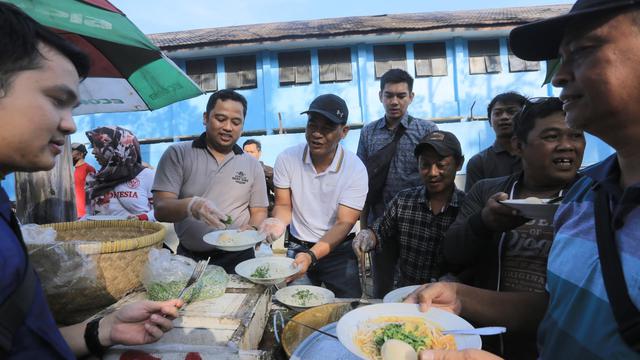 Makan Massal Laksa Gratis di Are CFD Tangerang