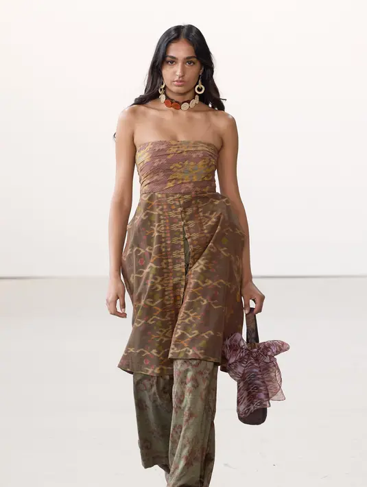 Melalui koleksi ini, Didiet berharap dapat memancarkan harapan untuk memberikan rasa persatuan dalam indahnya keberagaman budaya yang harmonis. [Dok/Didiet Maulana]