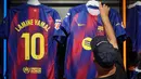 Lamine Yamal resmi mewarisi nomor punggung 10 yang sebelumnya pernah dikenakan oleh Lionel Messi ikon terbesar dalam sejarah klub Catalan tersebut. (AFP/Manaure Quintero)