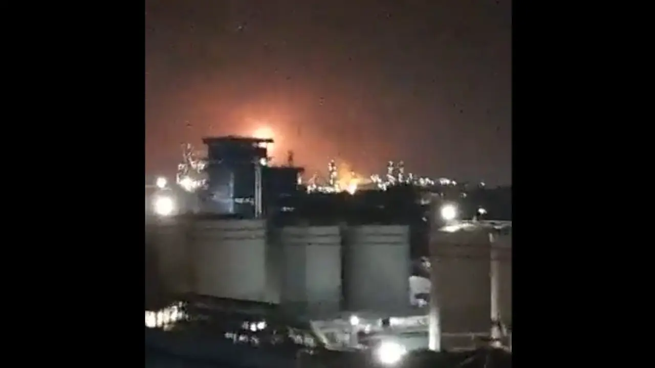 Foto dan Video Tangkapan Warga Kilang Minyak Pertamina Dumai Meledak