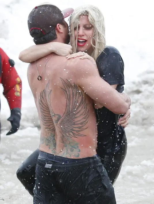 Namun tenang, semua akan baik-baik saja jika sang pacar ada untuk memelukmu.