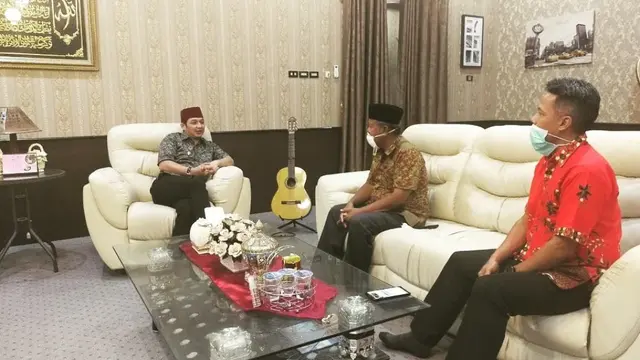 Menengok Ruang Kerja Pasha Ungu, Luas dan Banyak Dekorasi