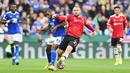Luke Shaw - Pada laga kala ini Shaw beberapa kali terlibat dalam membangun serangan Manchester United. Namun sayang di sisi lain ia juga benar-benar dibuat kerepotan oleh barisan penyerang Leicester City sehingga harus menyerah dengan skor 4-2. (AFP/Paul Ellis)