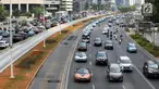 Mobil BMW i8 Roadster, i8 Coupe dan BMW i3s mengawal konvoi mobil listrik jelang jadwal pelaksanaan balap mobil listrik atau Formula E 2020 di kawasan Sudirman, Jakarta, Jumat (20/9/2019). Gubernur DKI Jakarta Anies Baswedan memimpin konvoi kendaraan listrik. (Liputan6.com/Fery Pradolo)
