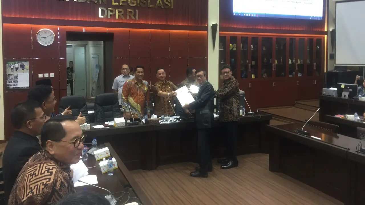 Menkumham Sampaikan Pandangan Pemerintah Soal Revisi UU KPK