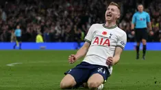 Bursa transfer pemain musim 2023/2024 yang melibatkan klub-klub di liga Eropa masih terus berlangsung. Perpindahan beberapa pemain masih terus terjadi, baik perpindahan secara langsung maupun dipermanenkan setelah sebelumnya berstatus pinjaman. Seperti 5 pemain asal Swedia berikut ini yang mulai musim 2023/2024 akan secara resmi berganti klub. (AFP/Isabel Infantes)