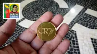 Koin spesial dari Museum Cristiano Ronaldo di Funchal, Madeira, Portugal. (Bola.com/Reza Khomaini).