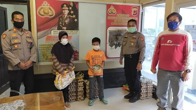 Viral Bocah Sumbang Uang Koin Tabungan untuk Beli APD, Bikin Terenyuh