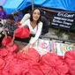 Erika Carlina saat mengunjungi pengungsian korban gempa Cianjur, Minggu (25/12/2022)