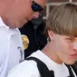 Polisi menangkap Dylann Roof, terduga pelaku penembakan 9 orang di gereja Emanuel AME di Charleston, South Carolina, Amerika Serikat, Kamis (18/6/2015). (REUTERS/Jason Miczek) 