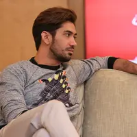 Reza Rahadian, aktor tampan yang sudah membintangi banyak judul film ini ternyata punya cara tersendiri untuk memberikan yang terbaik kepada para pengemarnya. Reza punya niat untuk membatasi judul film yang diperaninya. (Adrian Putra/Bintang.com)