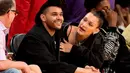 Tapi emm.. The Weeknd tertangkap berciuman mesra saat Bella Hadid berada di pangkuannya. (hotnewhiphop)