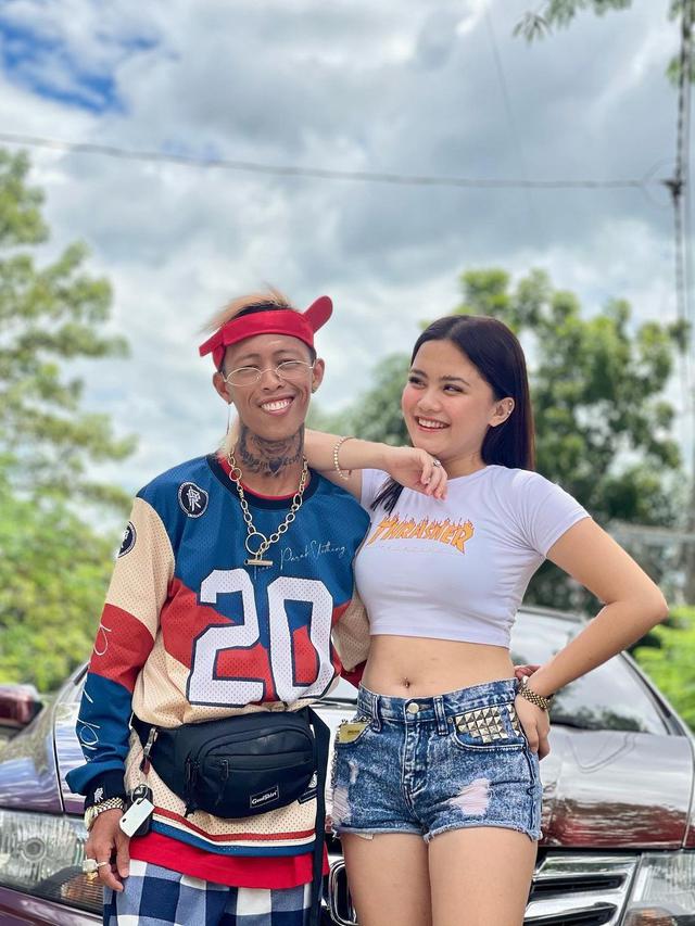 7 Potret Whamos Cruz dengan Kekasih Baru, Sempat Jadi Sorotan Netizen