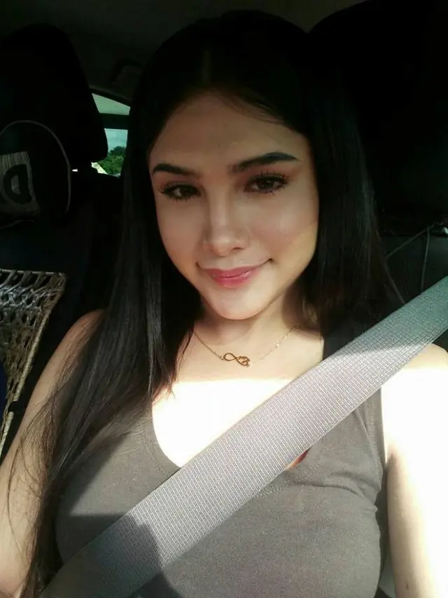 [Bintang] Foto Masa Kecil Cewek Cantik Ini Mengejutkan Netizen, Ternyata Dulunya Seorang Cowok Imut