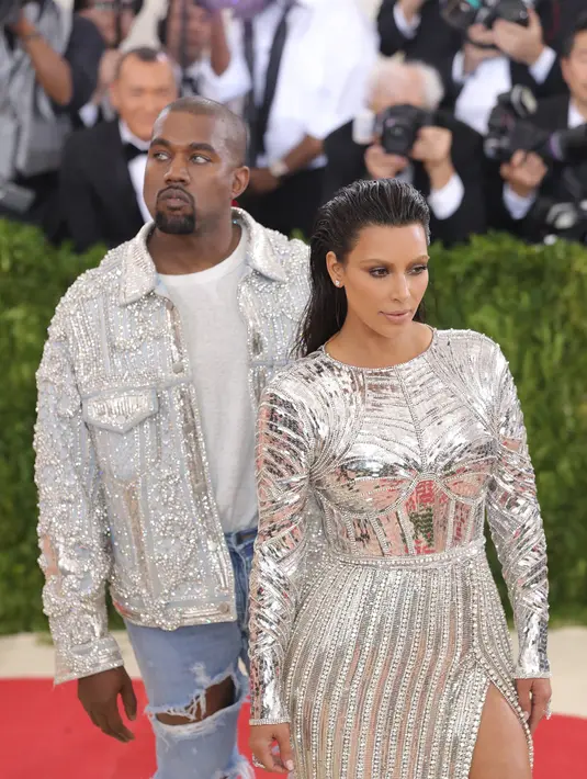 Sementara itu, Kanye West rupanya tak menyukai ide sang istri. Kanye lebih memilih berdiam diri melihat sejauh mana tingkah laku buruk Kim Kardashian yang kerap eksploitasi anak. (AFP/Bintang.com)