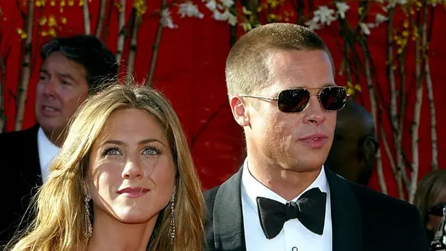 [Bintang] Brad Pitt - Jennifer Aniston